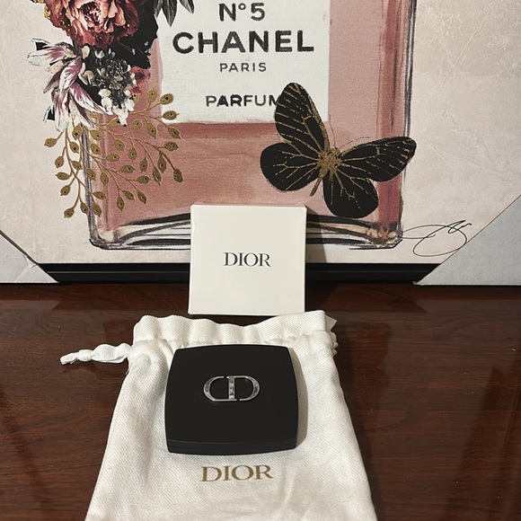 NWOT Dior Mirror with Dior pouch!💫🌟